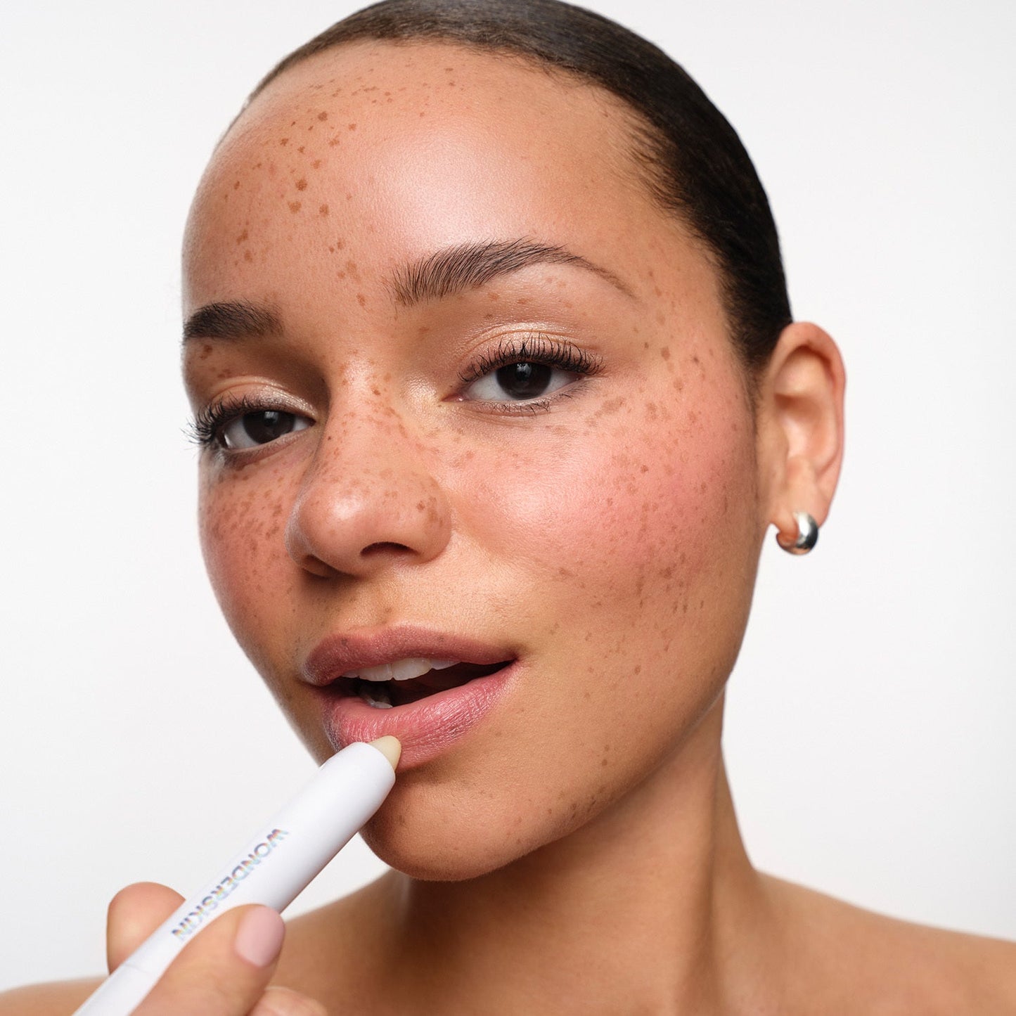 wonder blading 3-in-1 lip scrub